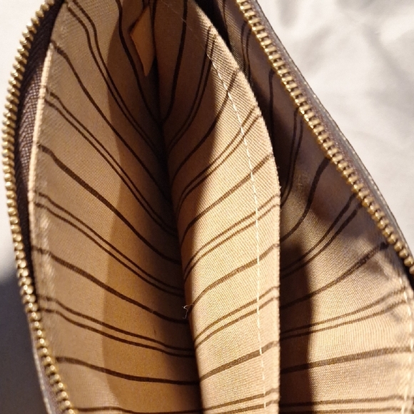 Louis Vuitton Brown and Gold Monogram Clutch - Picture 4 of 11